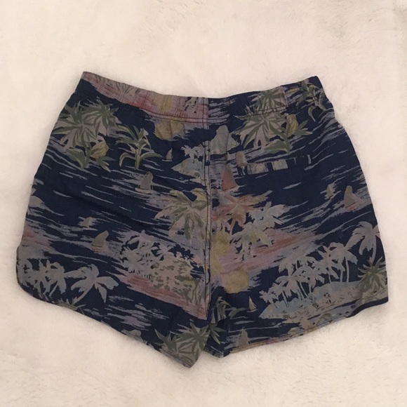 GAP Hawaiian shorts - Picture 2 of 3